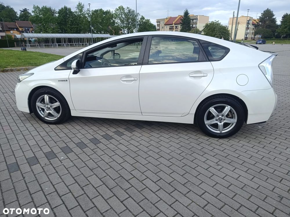 Toyota Prius 1.8 HSD Prestige - 13