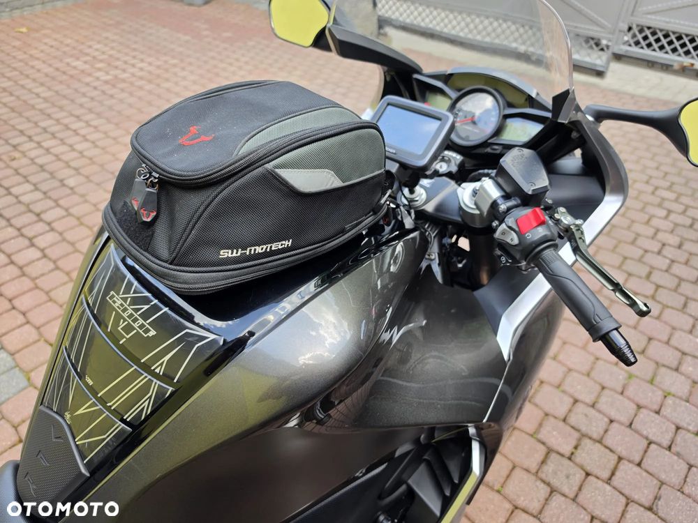 Honda VFR - 15