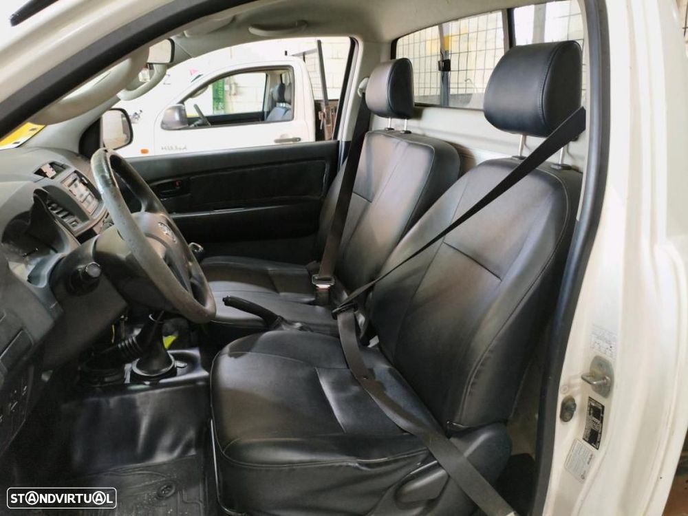 Toyota Hilux 2.5 D-4D 4WD CS AC c/IVA - 3