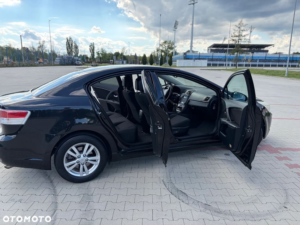 Toyota Avensis 2.0 D-4D Sol - 19
