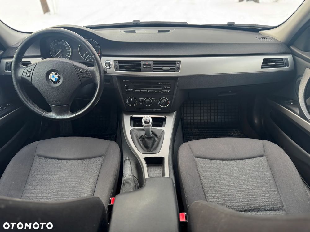 BMW Seria 3 318d DPF Edition Lifestyle - 33