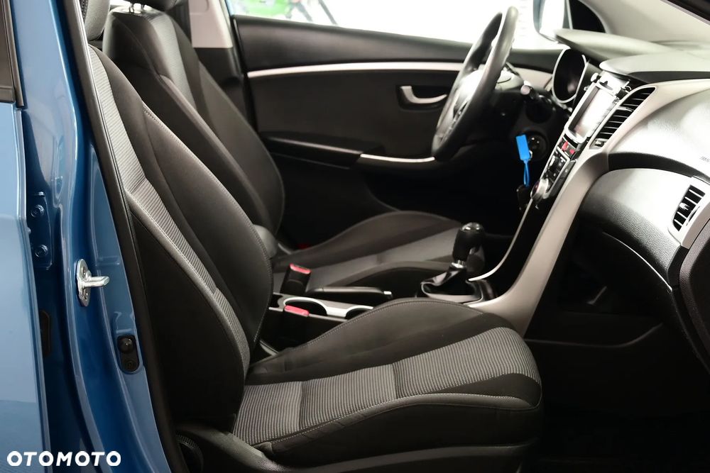Hyundai i30 blue 1.6 CRDi Trend - 22