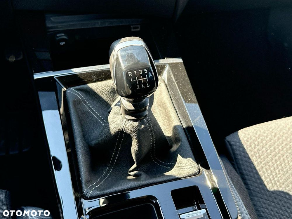 Opel Astra 1.2 Turbo Edition - 28