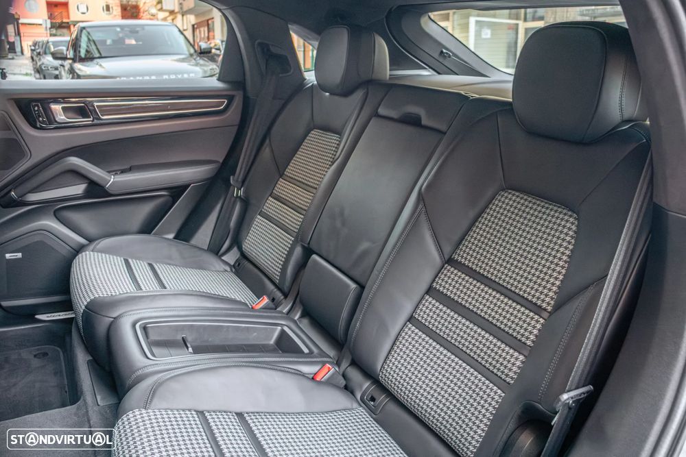 Porsche Cayenne Coupé E-Hybrid - 48