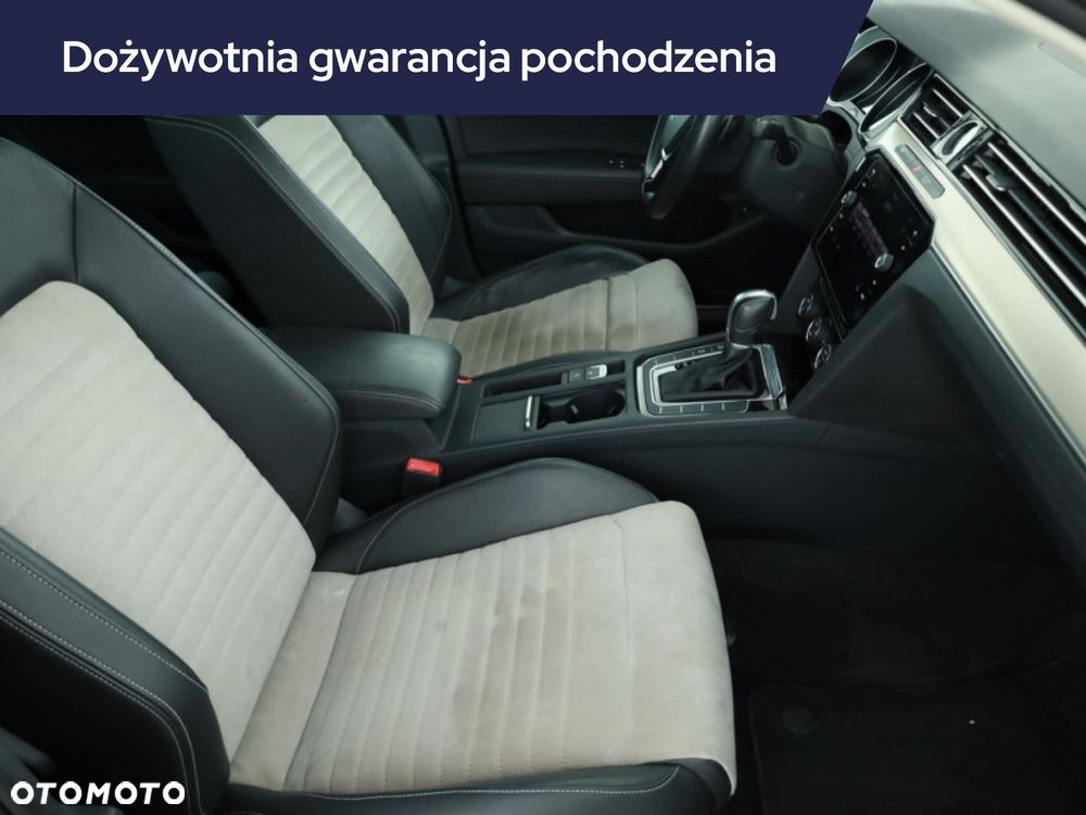 Volkswagen Passat - 9