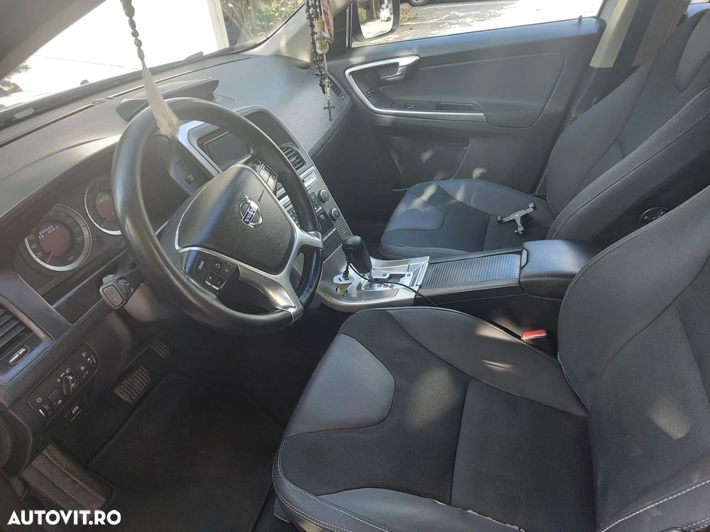 Volvo XC 60 D3 AT6 Kinetic - 2