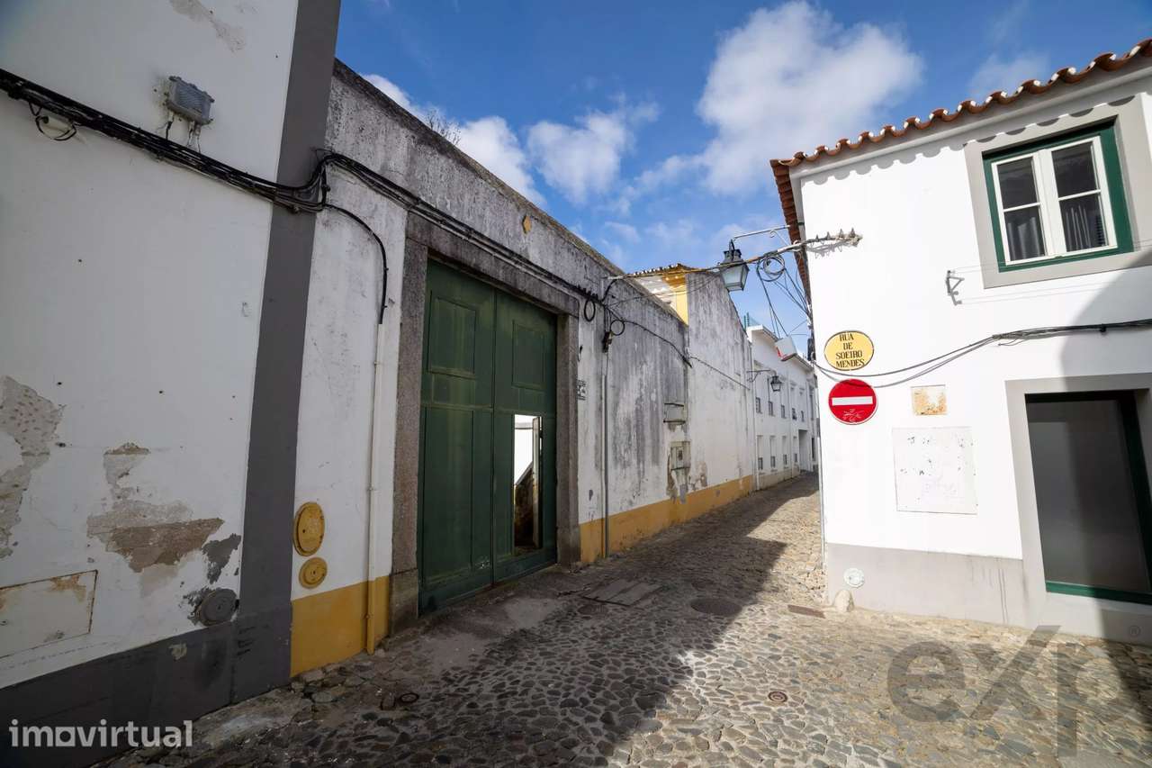 Edifício amplo com 30 salas e elevador em Évora - Grande imagem: 4/51