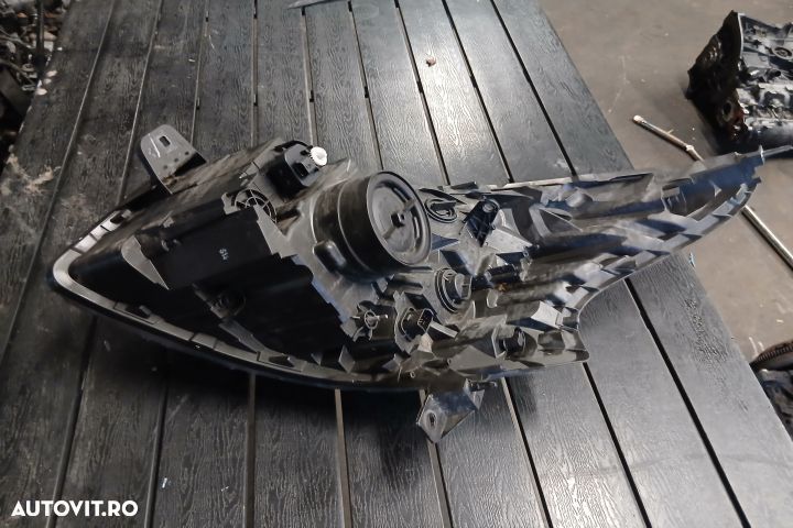 Far dreapta 260107274R CLEMA RUPTA 260107274R CLEMA RUPTA Renault Tra - 4