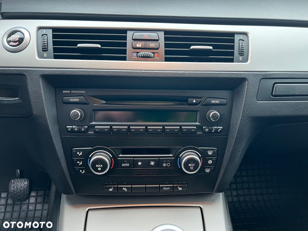 BMW Seria 3 318i - 12