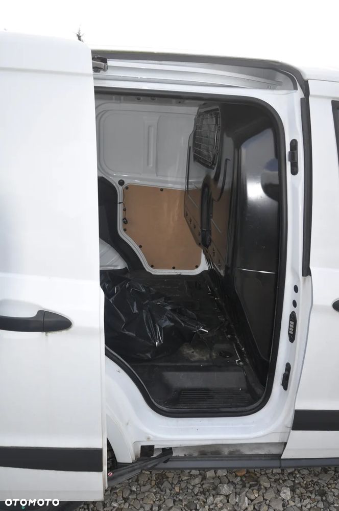 Ford Transit Courier - 21