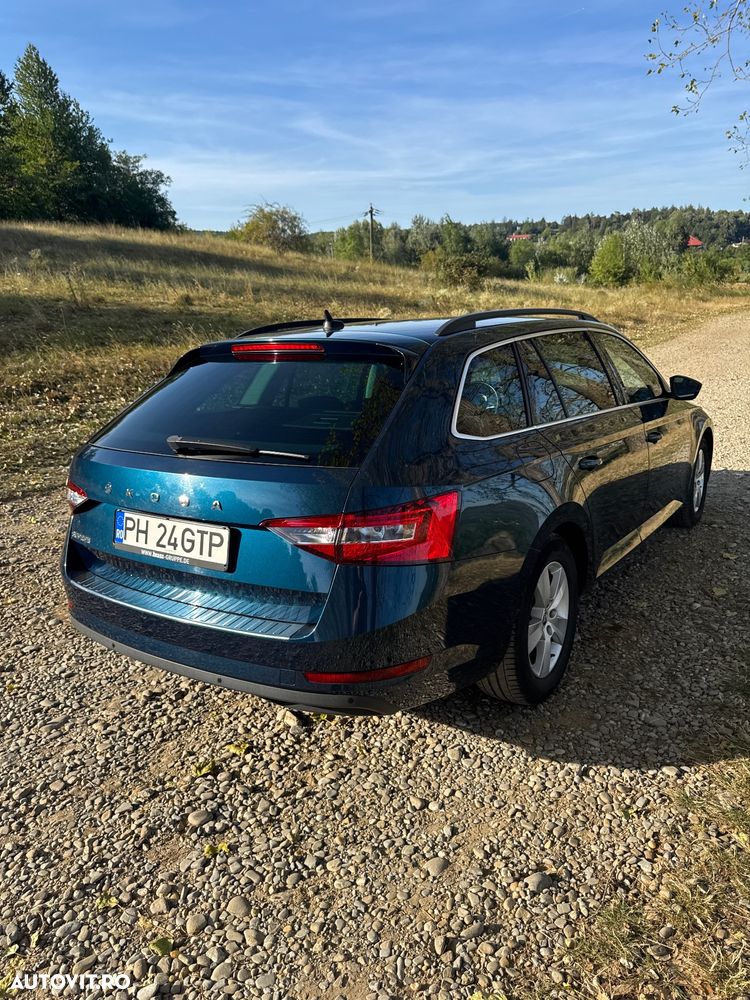 Skoda Superb Combi 2.0 TDI DSG Ambition - 4