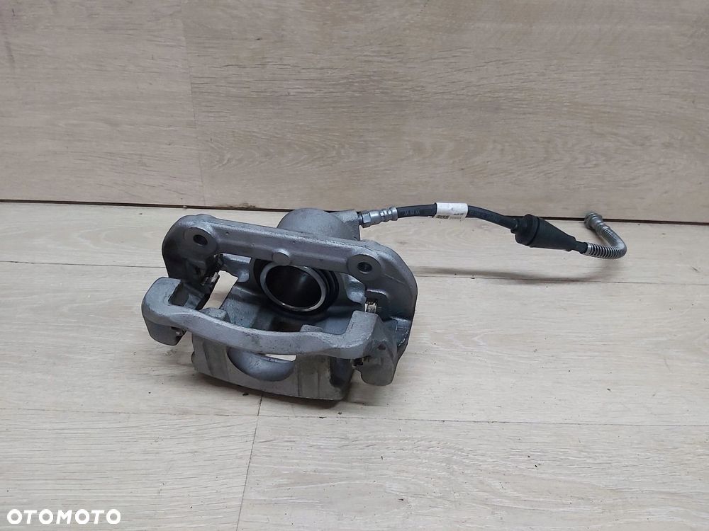 OMODA 5 E5 C5 zacisk prawy przód jarzmo 204003985AA - 3