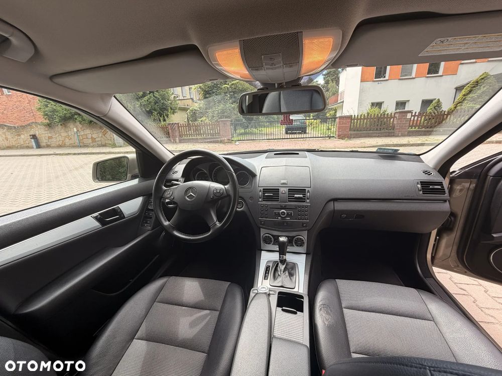 Mercedes-Benz Klasa C 180 CGI Automatik BlueEFFICIENCY Avantgarde - 11