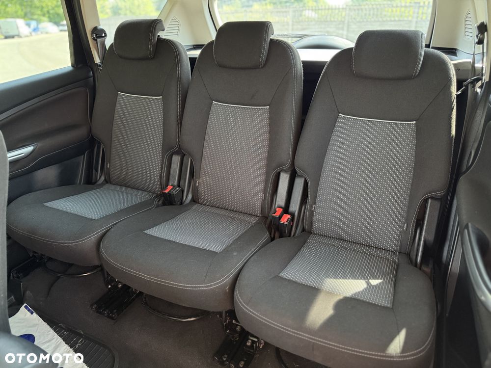 Ford S-Max - 32