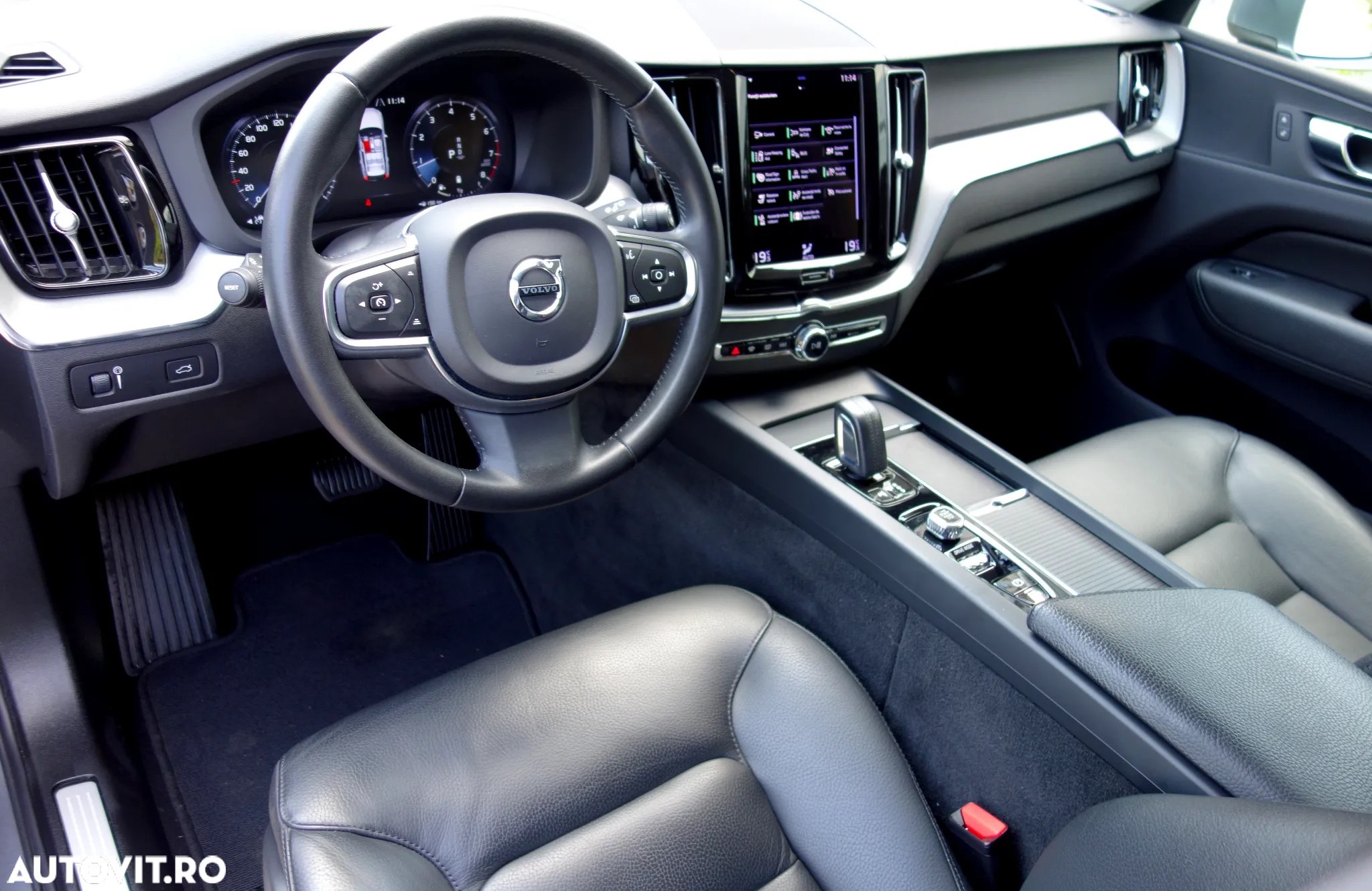 Volvo XC 60 B4 MHEV AT8 FWD Momentum - 15