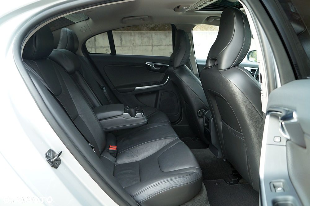 Volvo S60 D5 Summum - 28