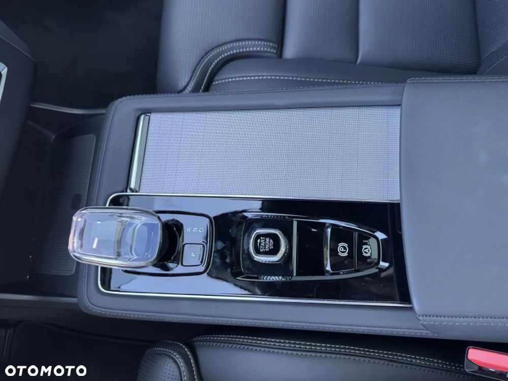 Volvo XC 90 T8 AWD Plug-In Hybrid Ultra Black Edition 7os - 12