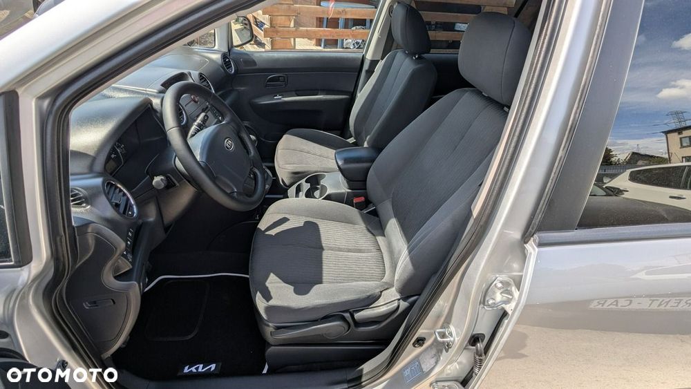Kia Carens - 14