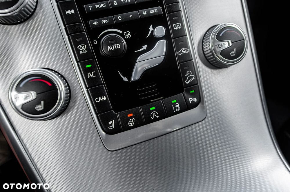 Volvo XC 60 D4 AWD Geartronic Momentum - 32