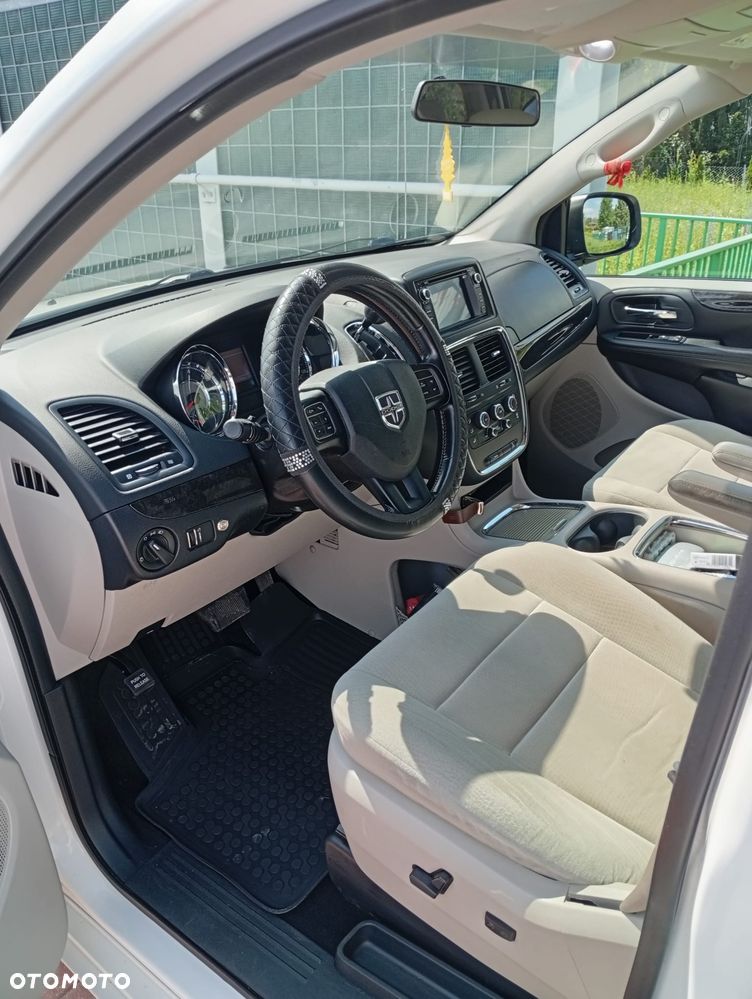 Dodge Grand Caravan - 26