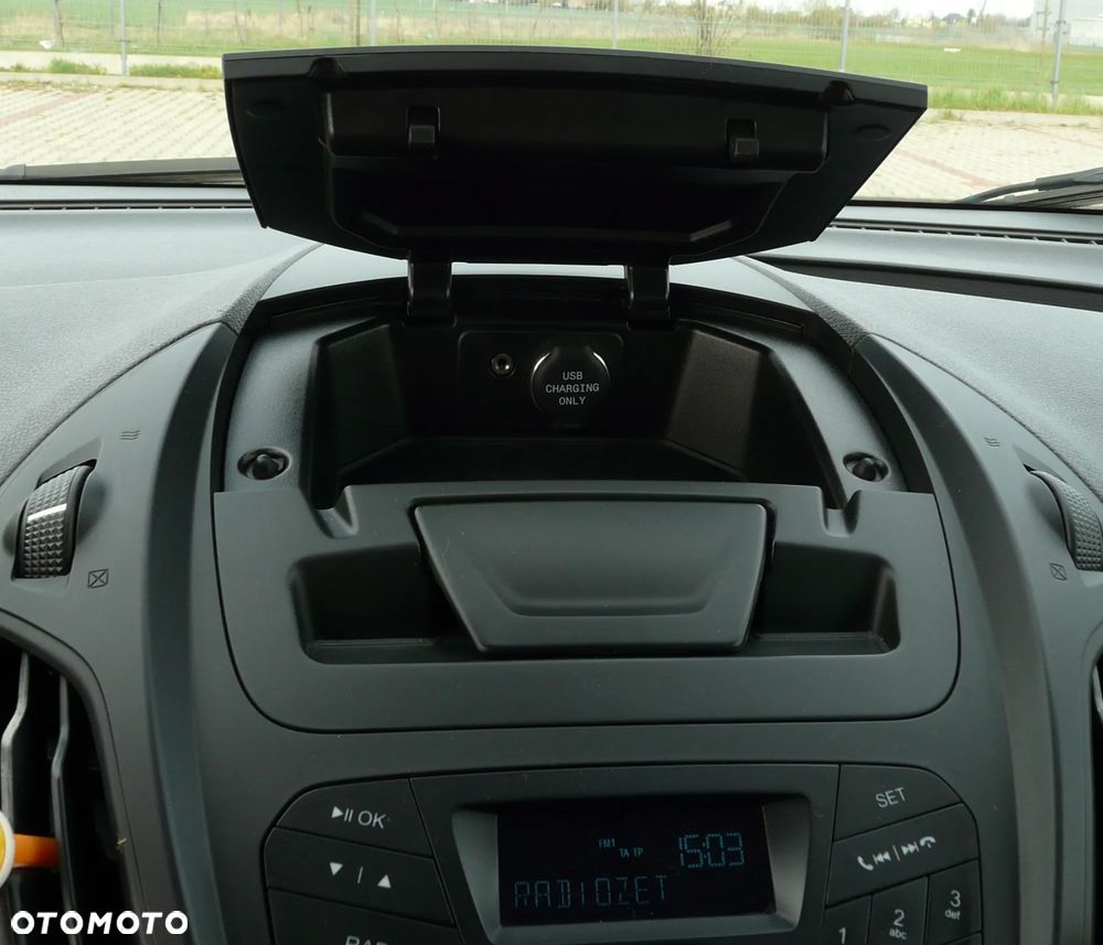 Ford Transit Courier - 13