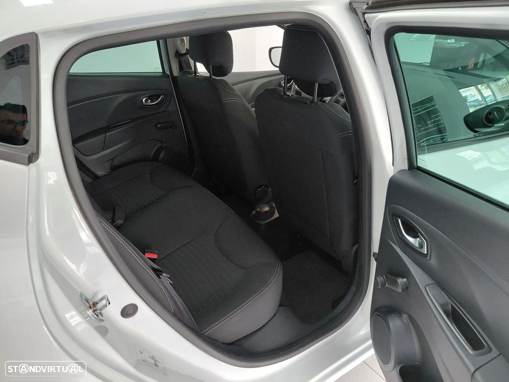 Renault Clio 1.2 16V 75 LIMITED - 26