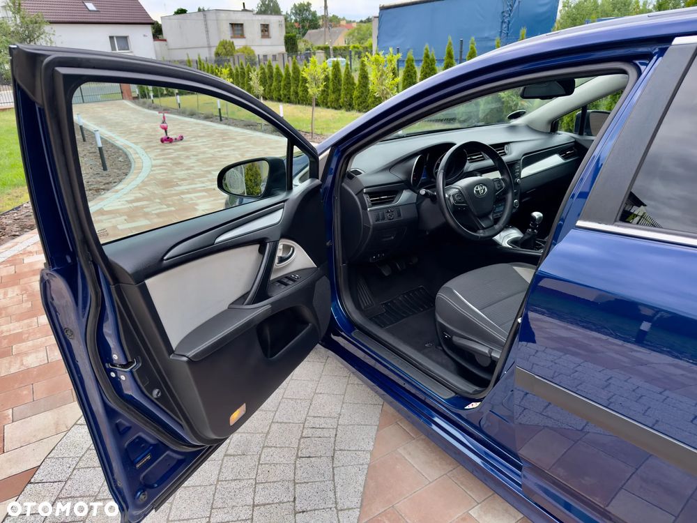 Toyota Avensis 1.8 Premium - 17