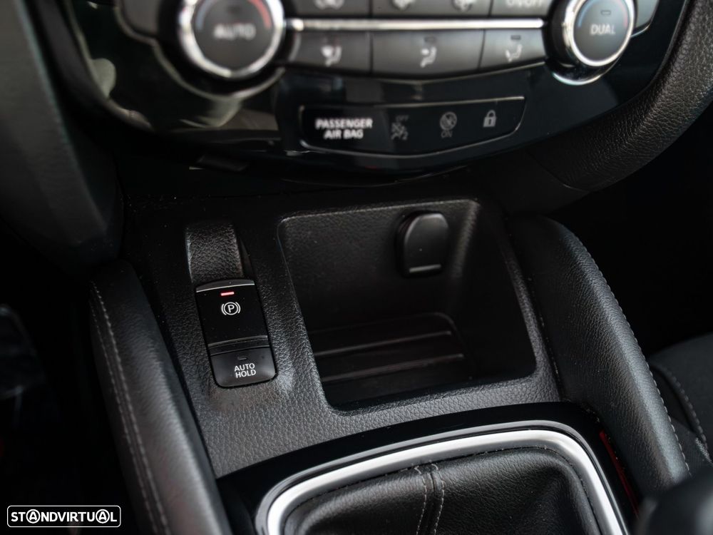 Nissan Qashqai 1.5 dCi N-Connecta J18 - 33