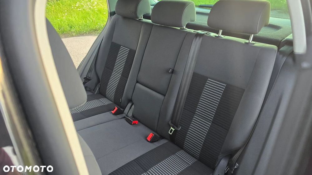 Volkswagen Golf Plus 1.9 TDI DPF Comfortline BlueMotion - 30