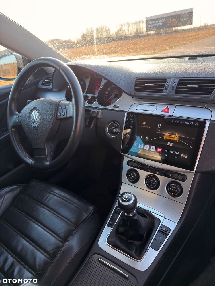 Volkswagen Passat 2.0 TDI DPF Highline - 8