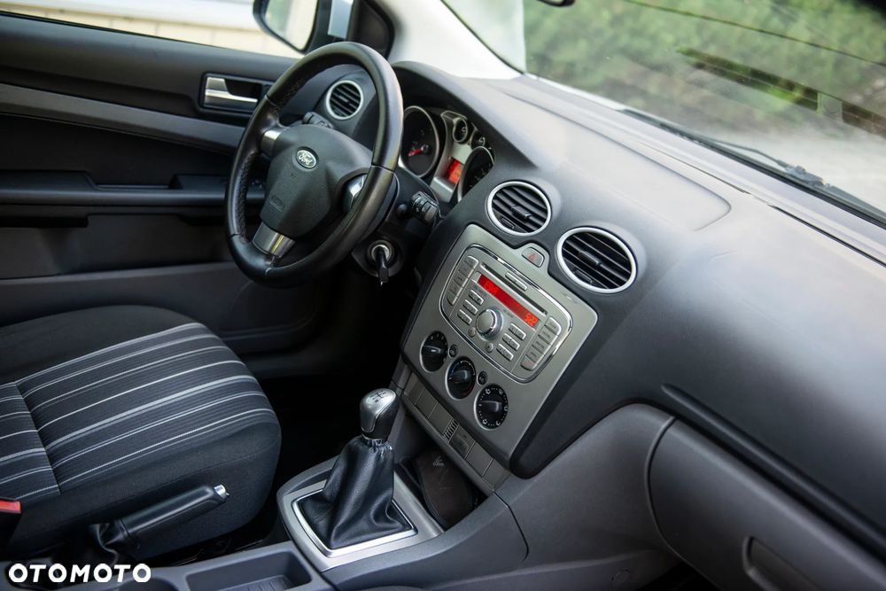Ford Focus 1.6 16V Style - 27