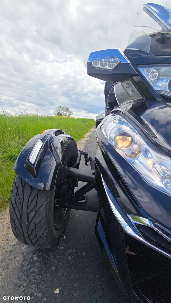 Can-Am Spyder - 30