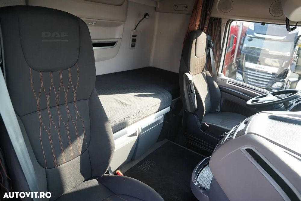 DAF XF 530 / 6X2 / CAMION RIGID / CAROSERIE CU PRELATĂ (CURTAINSIDER) - 7,75 M / PLAFON RIDICABIL / AXĂ RIDICABILĂ / EURO 6 - 35