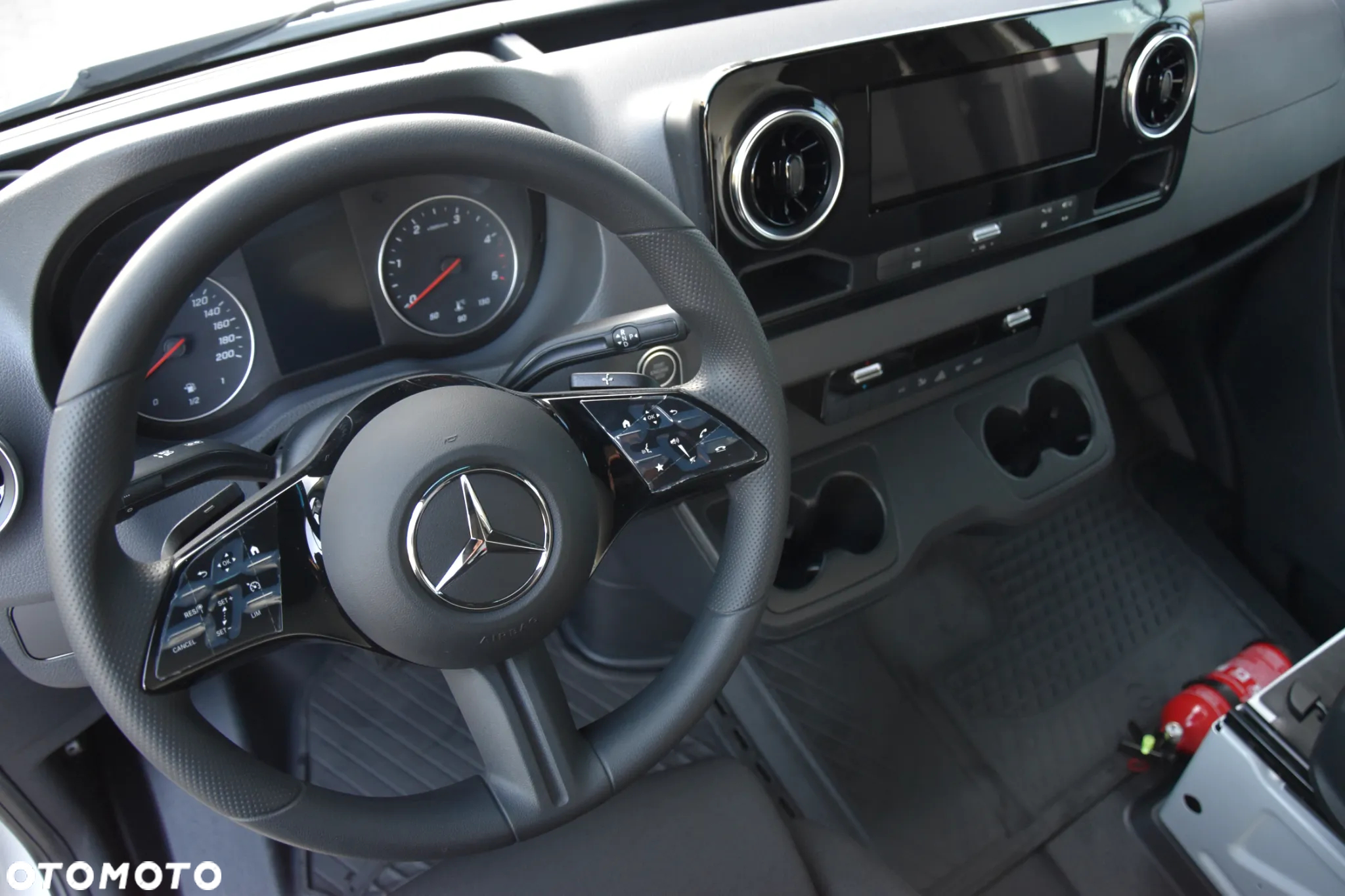 Mercedes-Benz Sprinter - 13