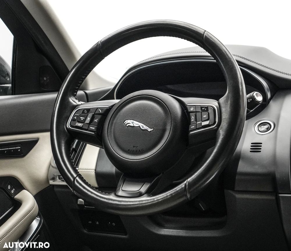 Jaguar E-Pace D150 AWD HSE - 17