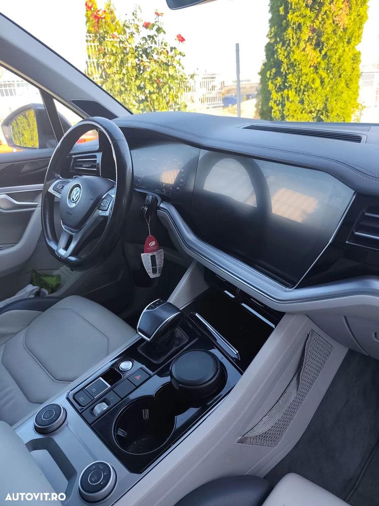 Volkswagen Touareg - 2