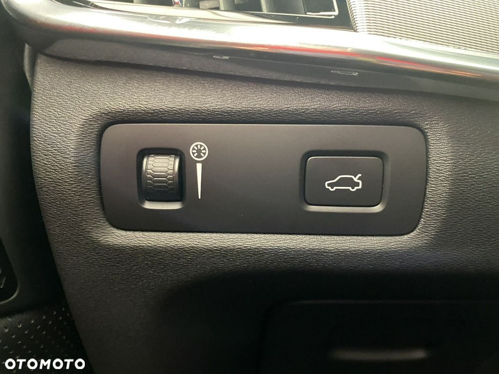 Volvo V90 B5 D AWD R-Design - 28