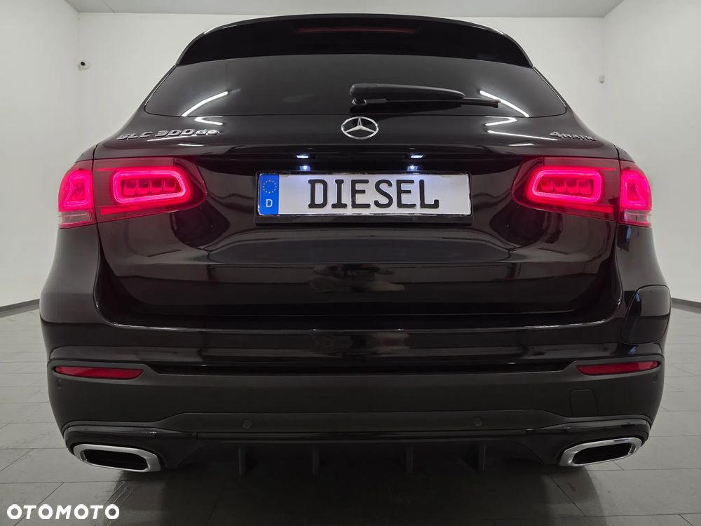 Mercedes-Benz GLC 300 de 4Matic 9G-TRONIC AMG Line Plus - 37