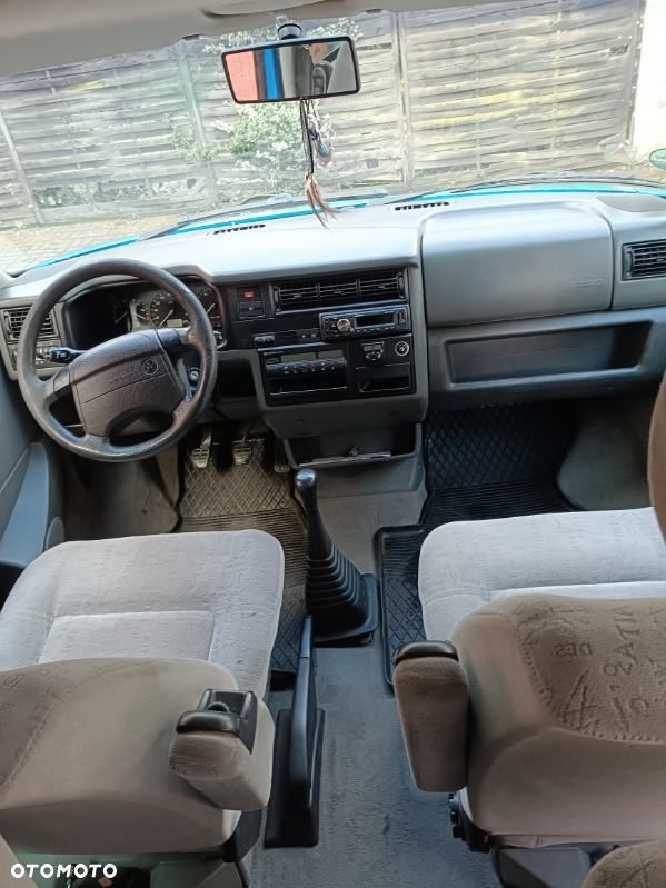 Volkswagen Multivan - 2