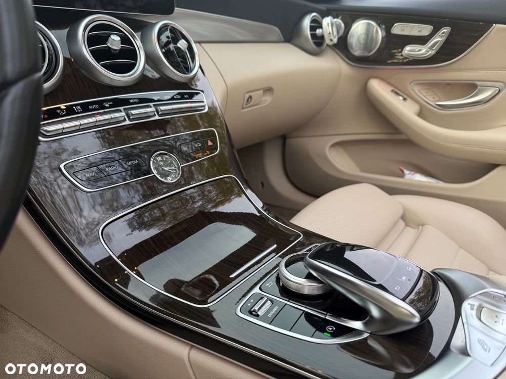 Mercedes-Benz Klasa C 300 4MATIC 9G-TRONIC - 23