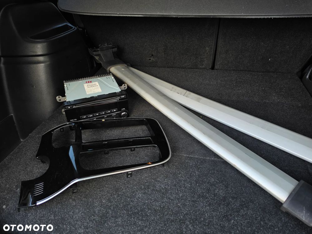 Mitsubishi Outlander - 32