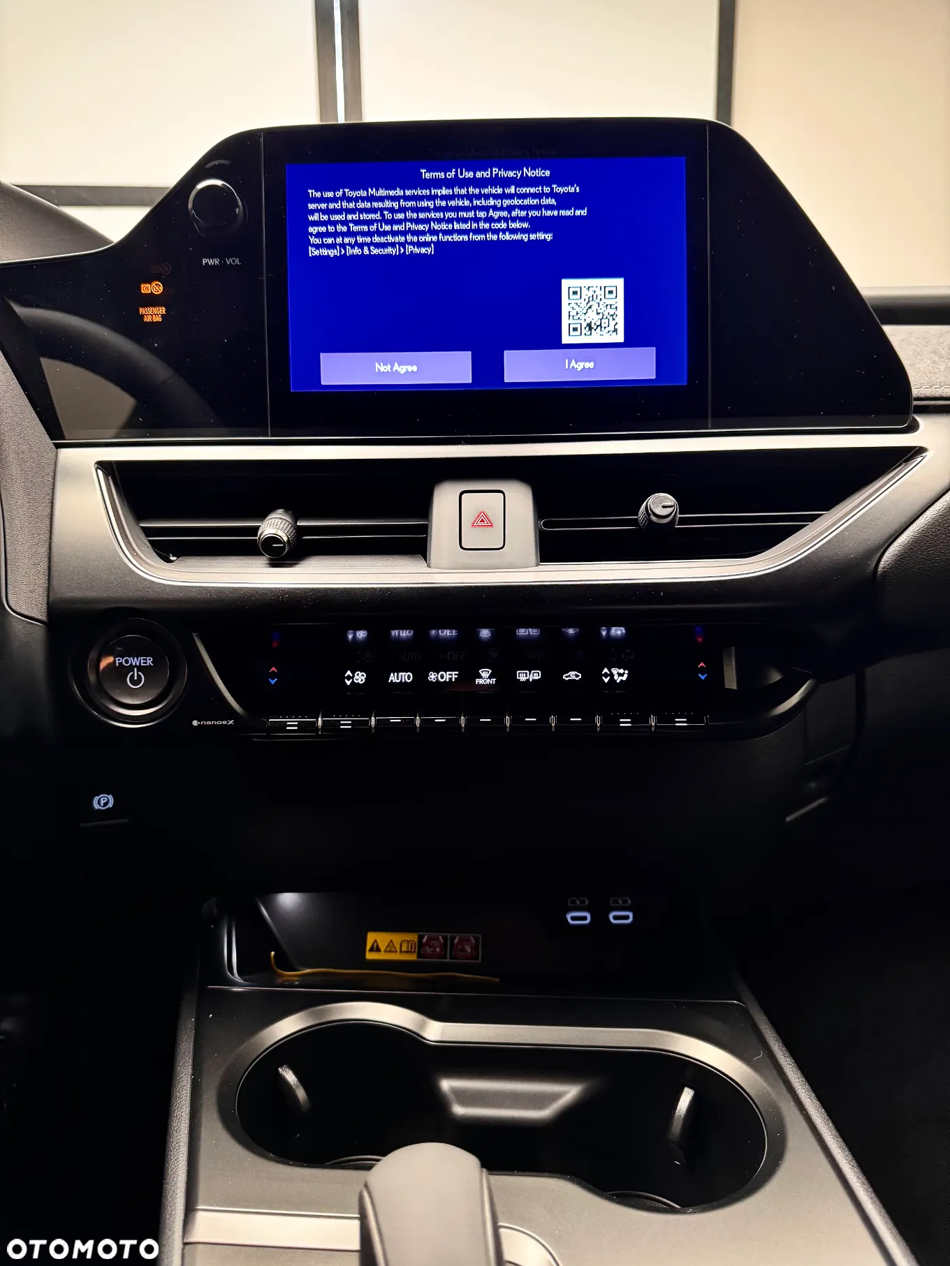 Lexus UX - 25