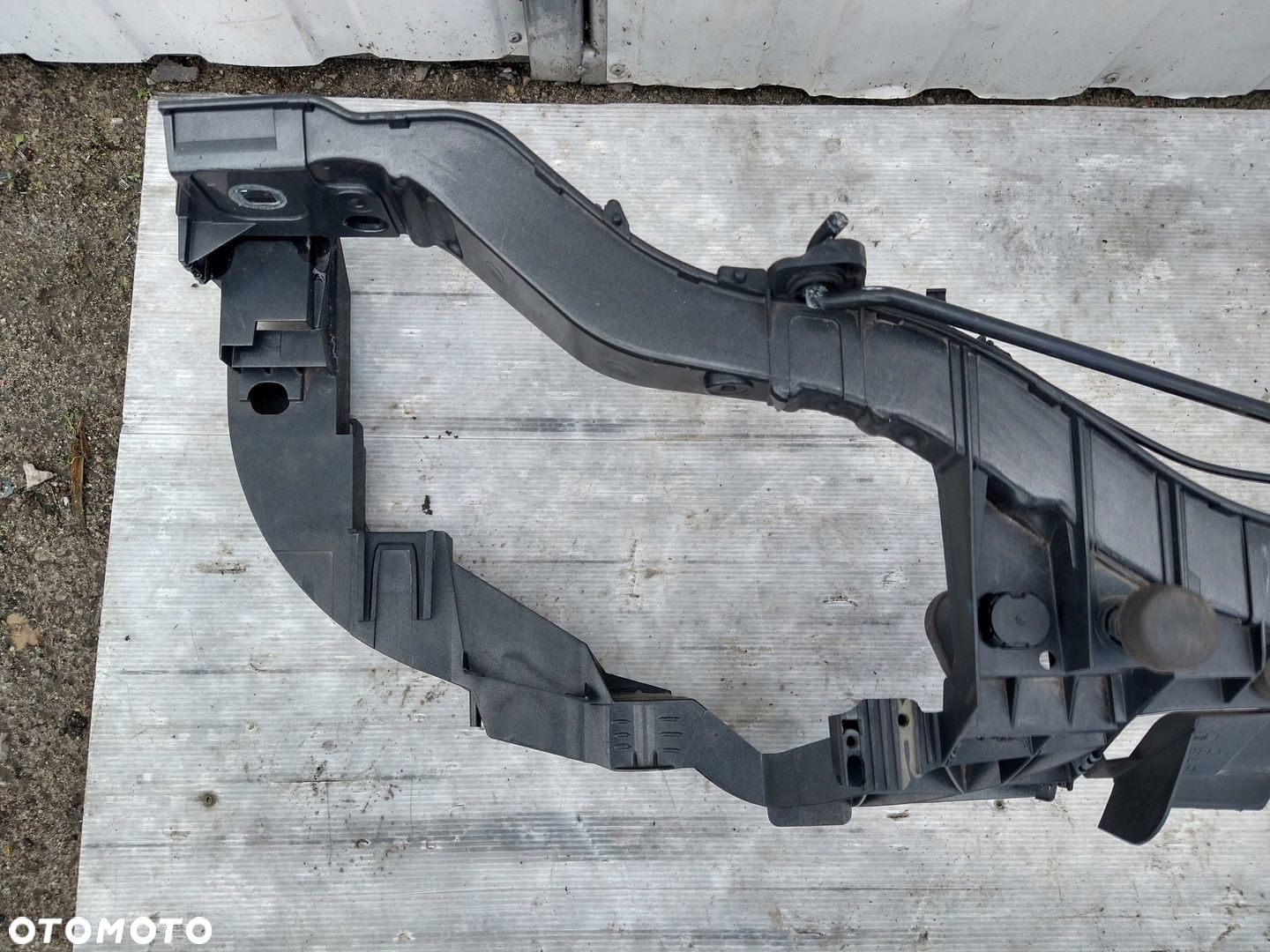 FORD FOCUS MK3 OKULAR PAS PRZEDNI PRZÓD WZMOCNIENIE ZAMEK MASKI BM518327AA - 2