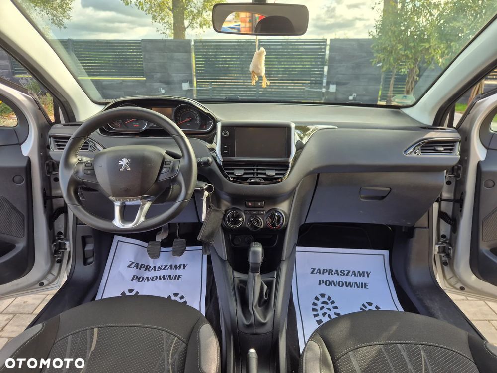 Peugeot 208 - 5