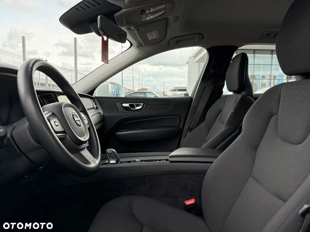 Volvo XC 60 B4 B Momentum Pro - 18