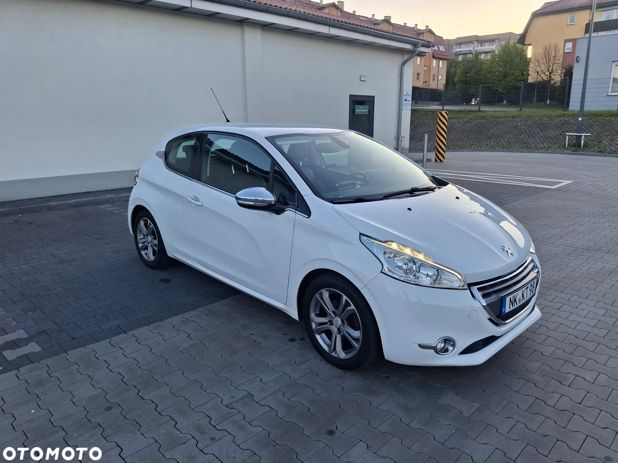 Peugeot 208 120 VTI Allure - 3