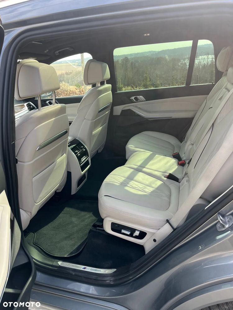 BMW X7 - 7