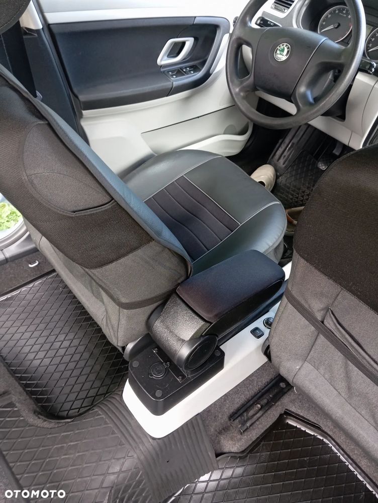 Skoda Roomster 1.6 16V Scout PLUS EDITION - 13