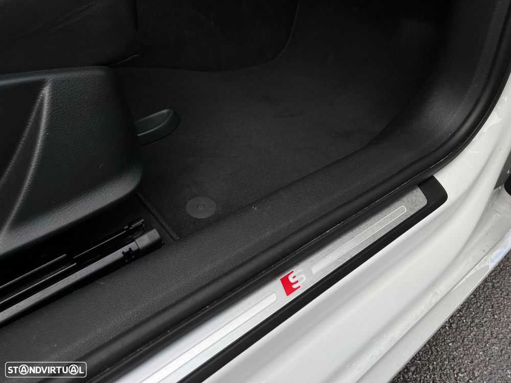 Audi A4 Avant 2.0 TDI S-line - 32