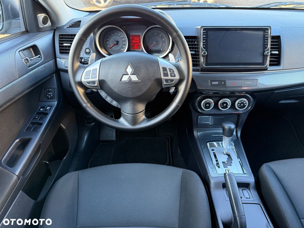 Mitsubishi Lancer 1.8 CVT Intense - 10